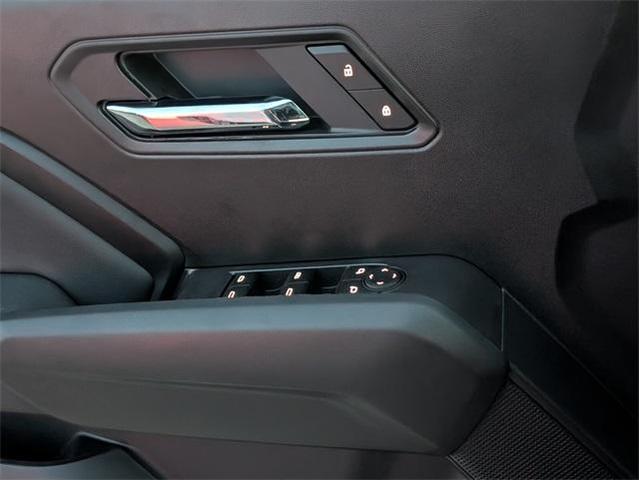 Photo of 2025 Summit White Chevrolet Colorado