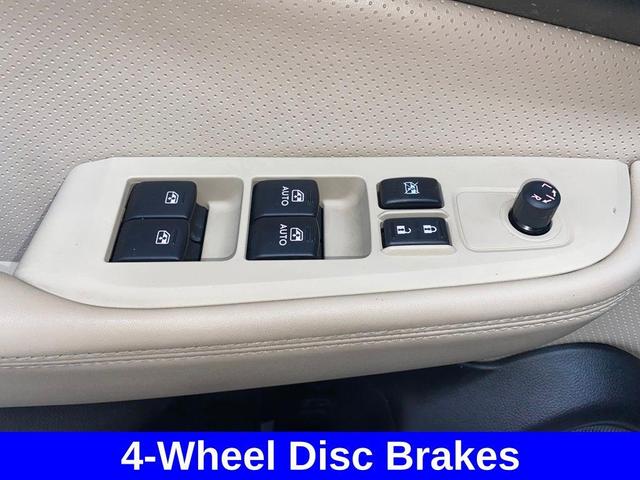 Photo of 2016 White Subaru Outback