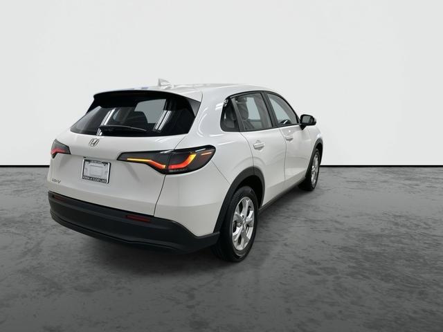 Photo of 2025 Platinum White Pearl Honda HR-V