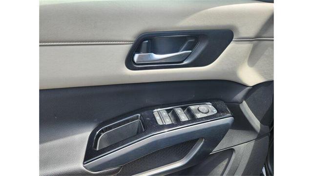 Photo of 2023 Black Nissan Pathfinder