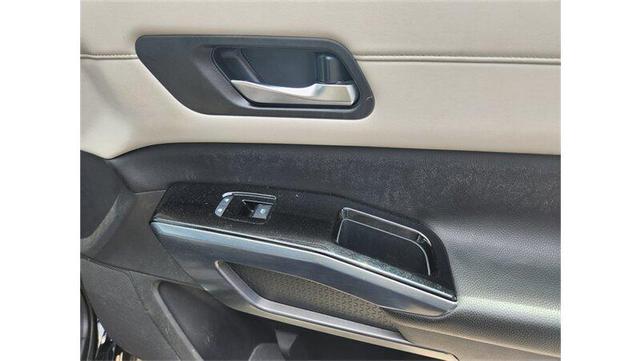 Photo of 2023 Black Nissan Pathfinder