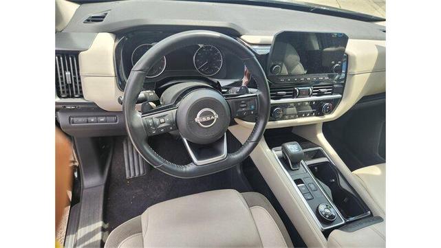 Photo of 2023 Black Nissan Pathfinder