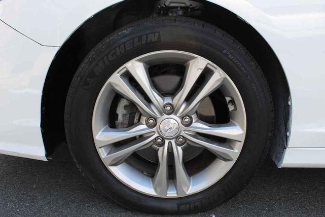 Photo of 2018 Quartz White Pearl Hyundai SONATA
