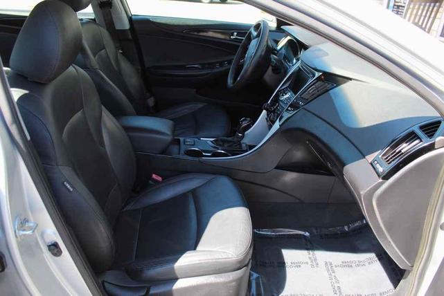 Photo of 2013 Radiant Silver Metallic Hyundai SONATA