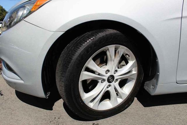 Photo of 2013 Radiant Silver Metallic Hyundai SONATA