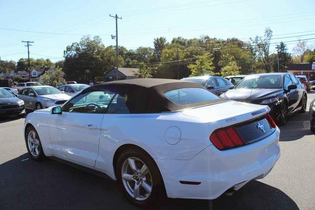 Photo of 2015 Oxford White Ford Mustang