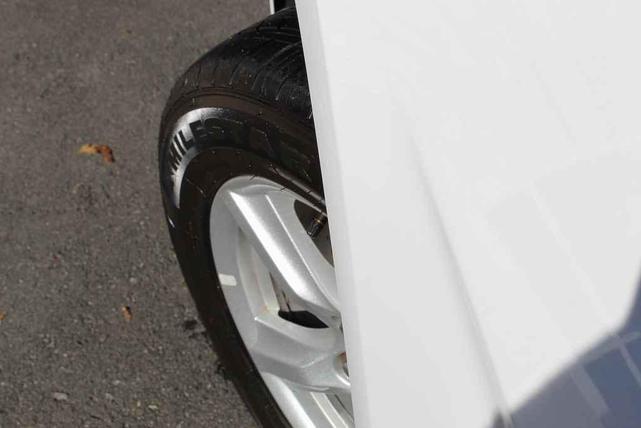 Photo of 2015 Oxford White Ford Mustang