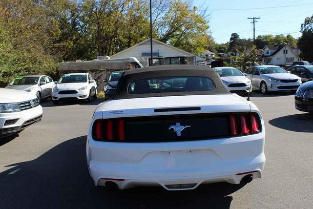 Photo of 2015 Oxford White Ford Mustang