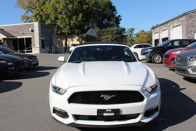 Photo of 2015 Oxford White Ford Mustang