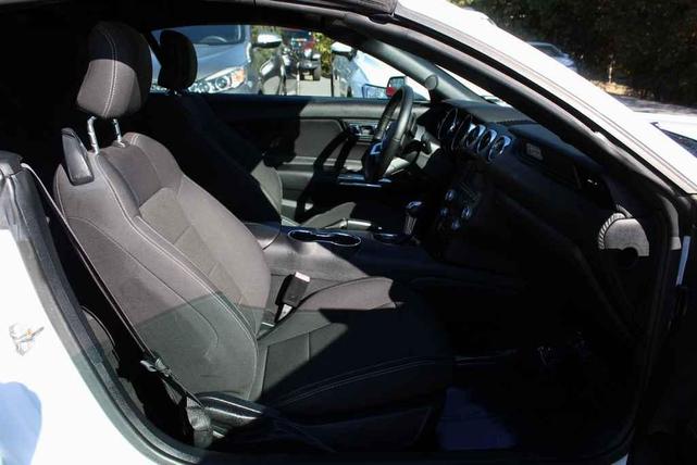 Photo of 2015 Oxford White Ford Mustang