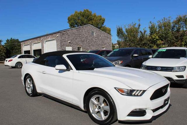 Photo of 2015 Oxford White Ford Mustang