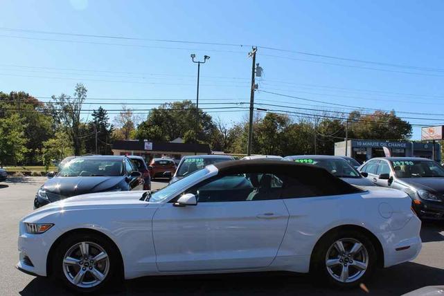 Photo of 2015 Oxford White Ford Mustang