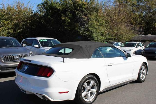 Photo of 2015 Oxford White Ford Mustang