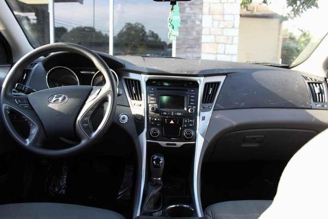 Photo of 2014 Pewter Gray Metallic Hyundai SONATA Hybrid