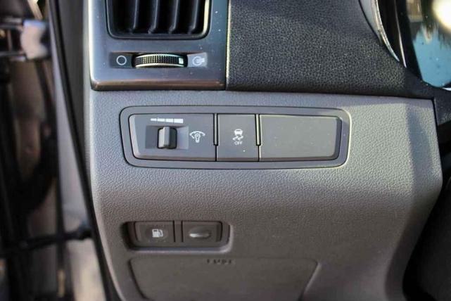 Photo of 2014 Pewter Gray Metallic Hyundai SONATA Hybrid