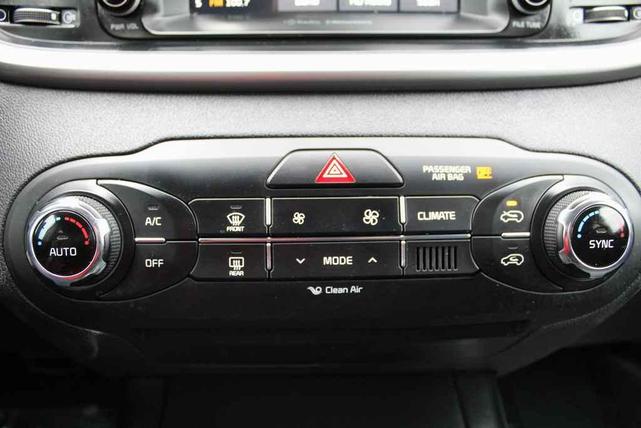 Photo of 2018 Titanium Silver Kia Sorento