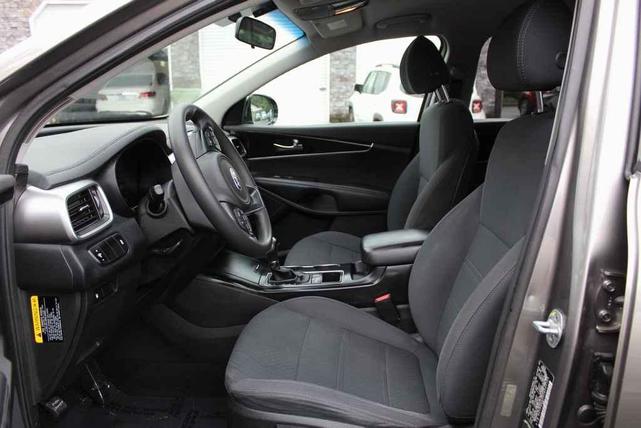 Photo of 2018 Titanium Silver Kia Sorento