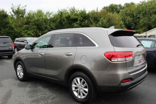 Photo of 2018 Titanium Silver Kia Sorento
