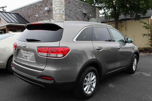 Photo of 2018 Titanium Silver Kia Sorento