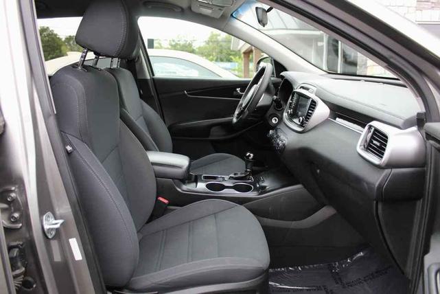Photo of 2018 Titanium Silver Kia Sorento