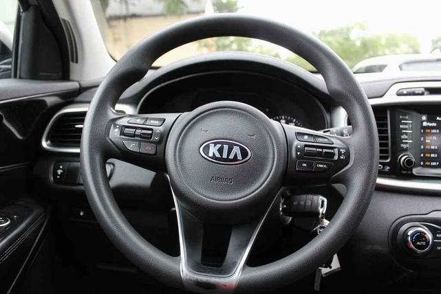 Photo of 2018 Titanium Silver Kia Sorento