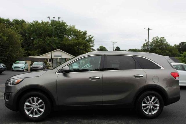 Photo of 2018 Titanium Silver Kia Sorento