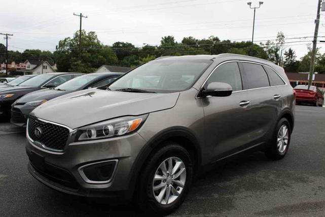 Photo of 2018 Titanium Silver Kia Sorento