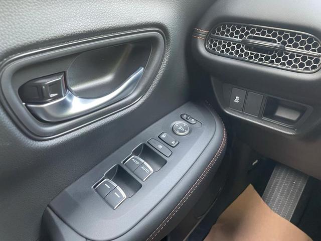 Photo of 2026 Platinum White Honda HR-V