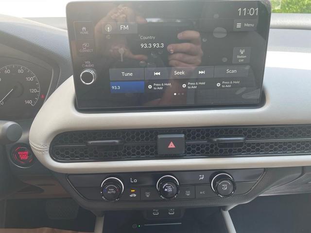 Photo of 2026 Platinum White Honda HR-V