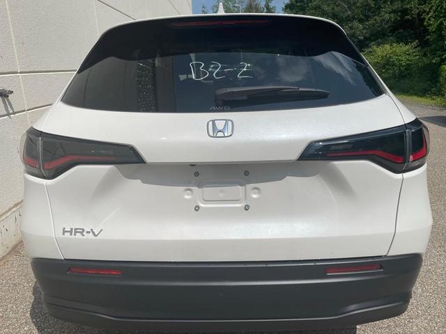 Photo of 2026 Platinum White Honda HR-V
