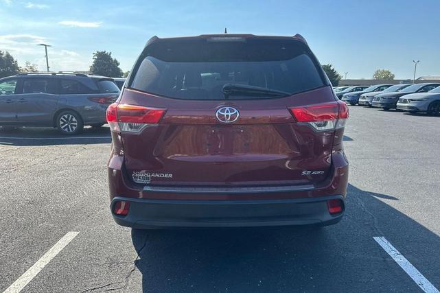 Photo of 2017 Salsa Red Pearl Toyota Highlander