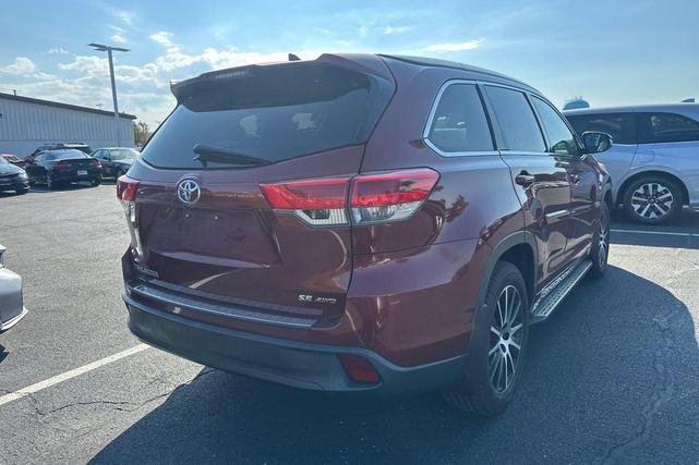 Photo of 2017 Salsa Red Pearl Toyota Highlander