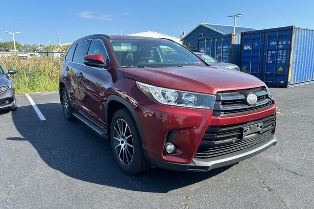 Photo of 2017 Salsa Red Pearl Toyota Highlander