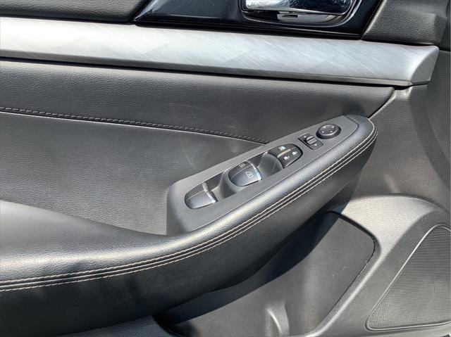 Photo of 2017 Brilliant Silver Nissan Maxima