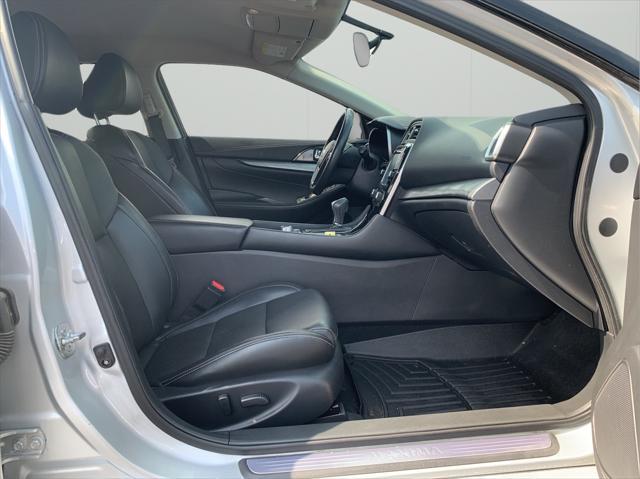 Photo of 2017 Brilliant Silver Nissan Maxima