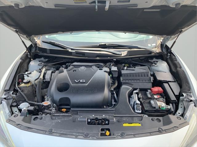 Photo of 2017 Brilliant Silver Nissan Maxima