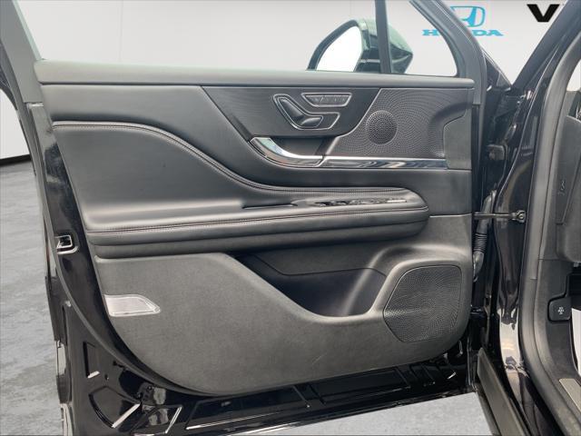 Photo of 2023 Infinite Black Metallic Clearcoat Lincoln Corsair