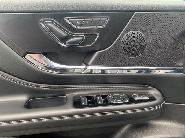 Photo of 2023 Infinite Black Metallic Clearcoat Lincoln Corsair