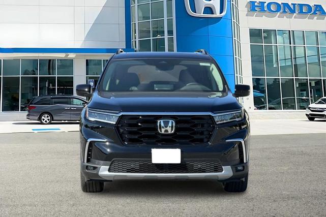 Photo of 2025 Crystal Black Pearl Honda Pilot