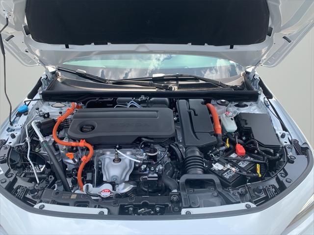 Photo of 2025 Platinum Honda Civic Hybrid