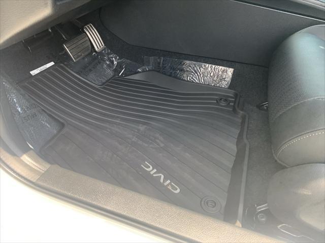 Photo of 2025 Platinum Honda Civic Hybrid