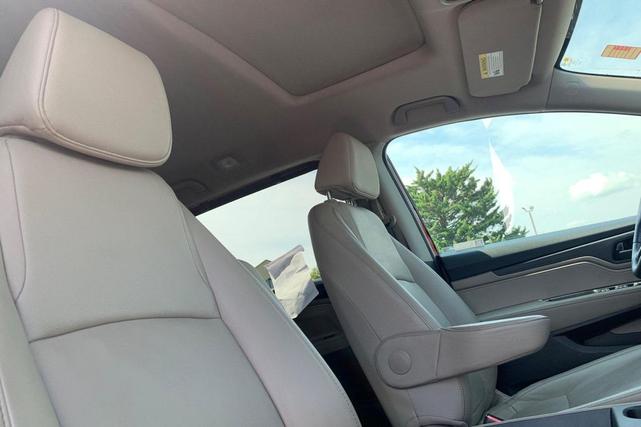 Photo of 2022 Radiant Red Metallic II Honda Odyssey