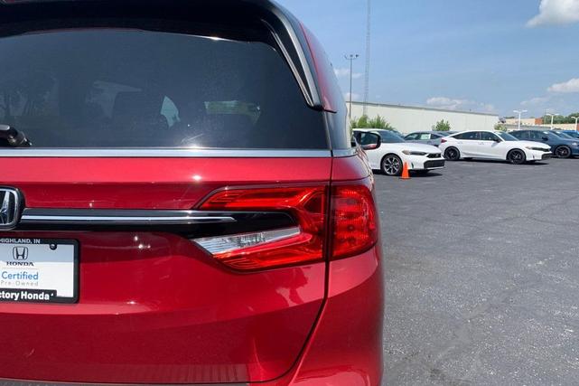 Photo of 2022 Radiant Red Metallic II Honda Odyssey
