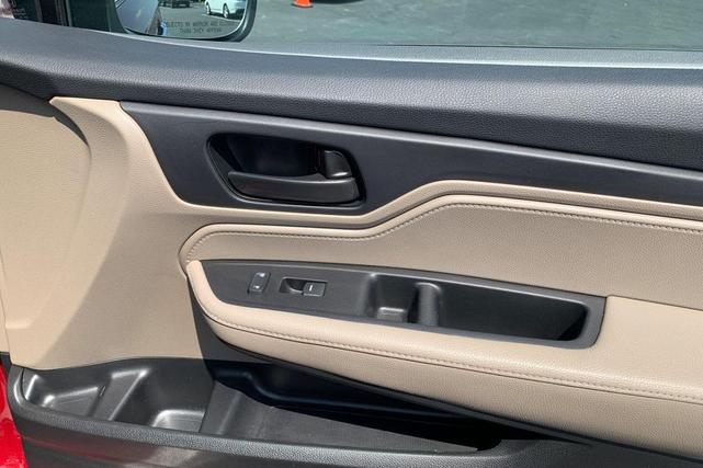 Photo of 2022 Radiant Red Metallic II Honda Odyssey