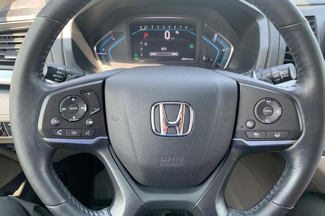 Photo of 2022 Radiant Red Metallic II Honda Odyssey