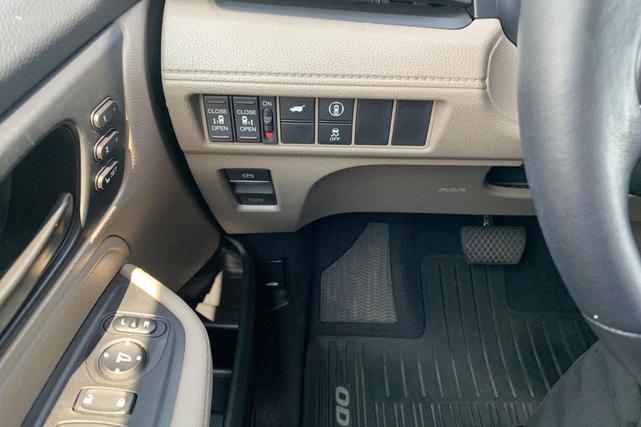 Photo of 2022 Radiant Red Metallic II Honda Odyssey
