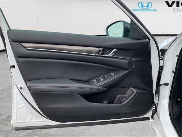Photo of 2022 Platinum White Pearl Honda Accord