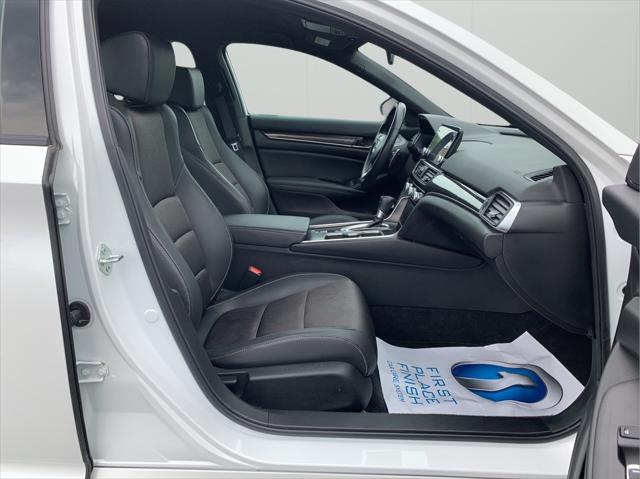 Photo of 2022 Platinum White Pearl Honda Accord