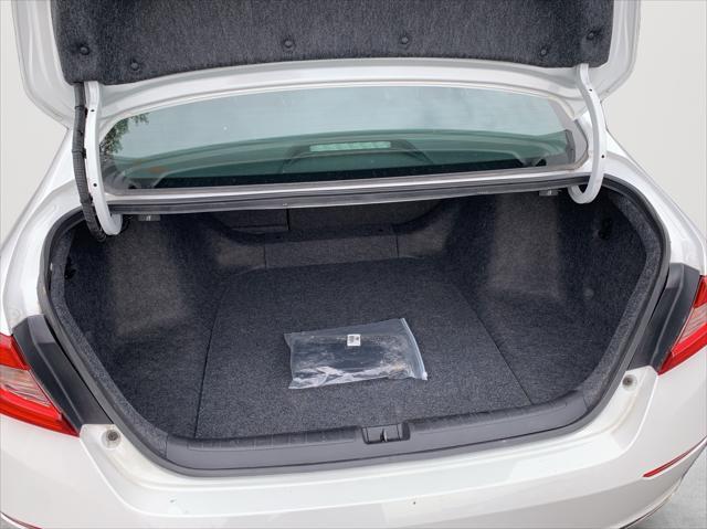 Photo of 2022 Platinum White Pearl Honda Accord