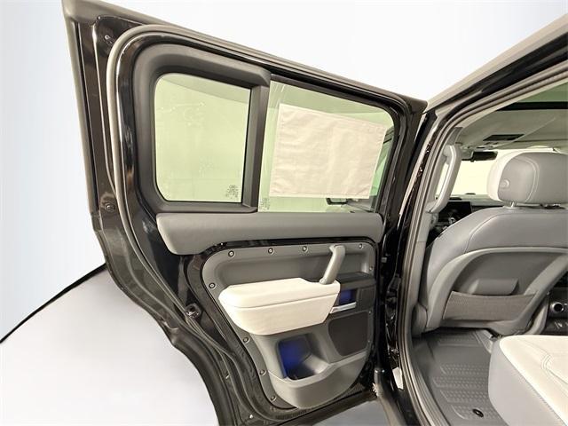 Photo of 2025 Santorini Black Land Rover Defender